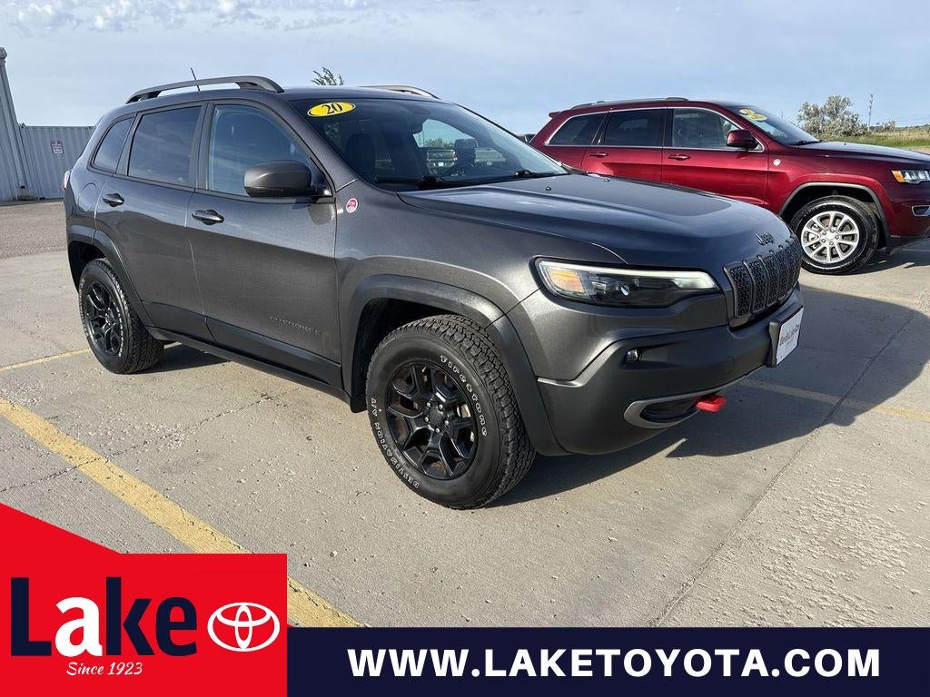 2020 Jeep Cherokee Trailhawk in Granite Crystal Metallic Clearcoat — front three-quarter view
