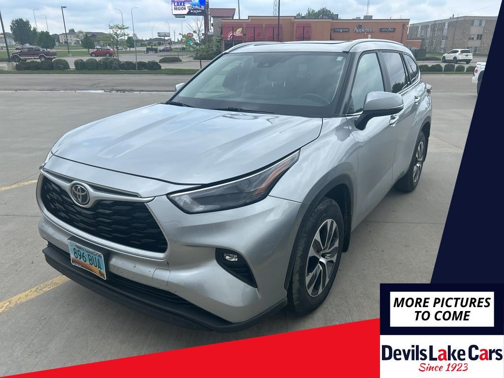 2023 Toyota Highlander XLE in Celestial Silver Metallic — front three-quarter view