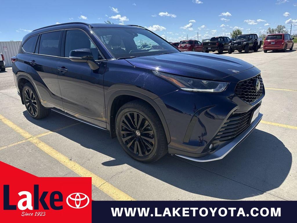 2023 Toyota Highlander XSE in Blueprint — front three-quarter view