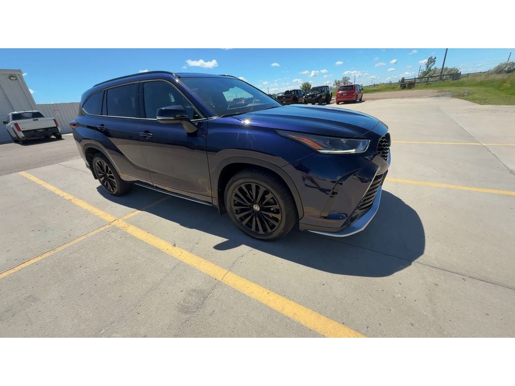 2023 Toyota Highlander — side profile view