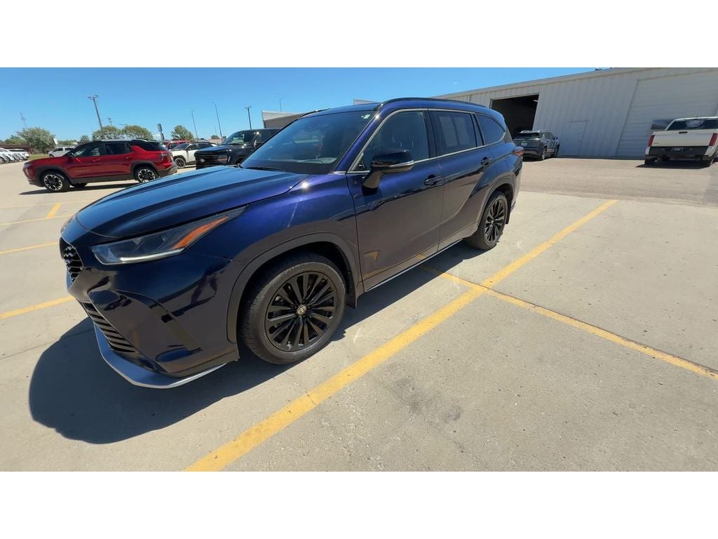 2023 Toyota Highlander — detail view